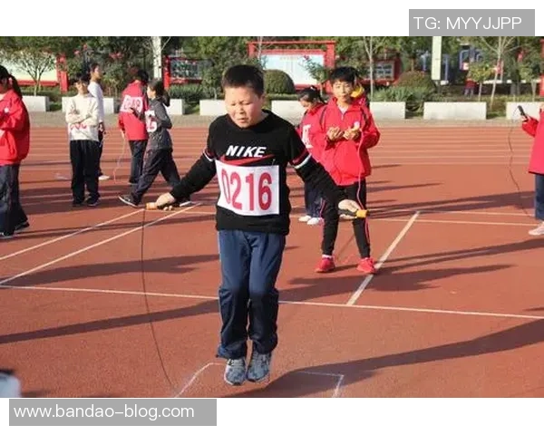 英国国奥足球队奋战国际赛场展现青春风采与团队精神 英国国奥足球队奋战国际赛场展现青春风采与团队精神